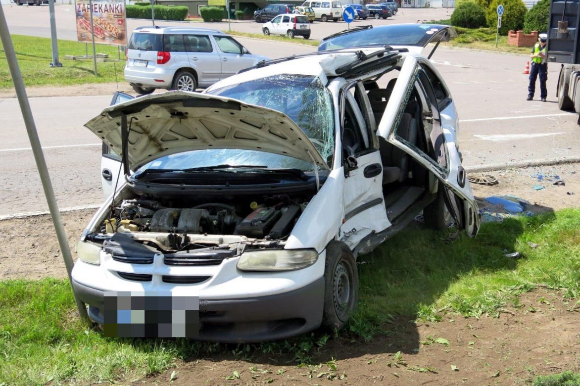Białystok: Wyjechał ze stacji benzynowej wprost pod tira