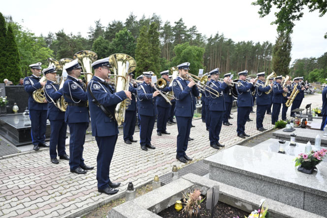 Tłumy pożegnały 23-letniego policjanta. Kacper zginął w tragicznym wypadku w Piasecznie