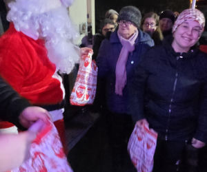 Wigilia w Coffee House Waryńskiego 19. Święty Mikołaj przyszedł do potrzebujących wsparcia