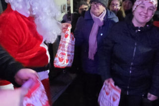 Wigilia w Coffee House Waryńskiego 19. Święty Mikołaj przyszedł do potrzebujących wsparcia