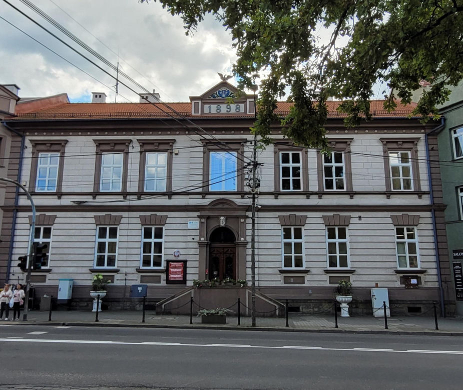 To jedno z najpiękniejszych miast w Małopolsce. Kiedyś było wsią, która należała do króla