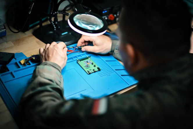 Laboratorium dronowe 25. Brygady wzorem dla armii. Zastępca szefa BBN poznał wnioski dla wojska