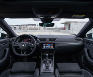 Volkswagen Passat Elegance vs Skoda Superb Sportline