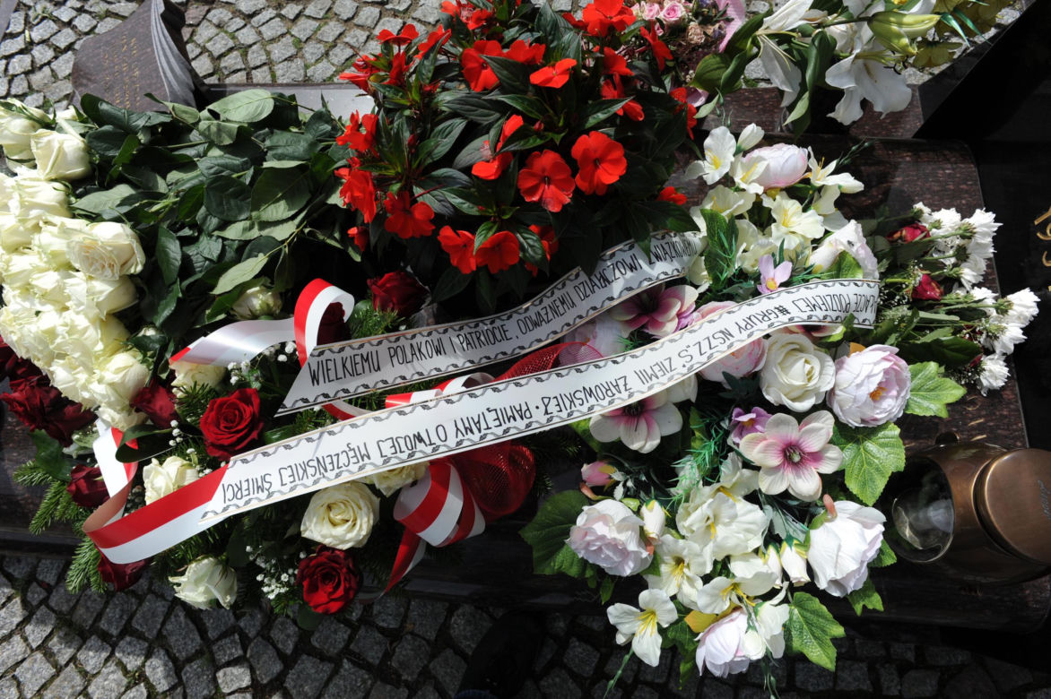 Rocznica tragicznej śmierci Andrzeja Leppera. Oto, jak wygląda jego grób 12 lat od śmierci