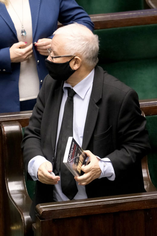 Jarosław Kaczyński z książka "Fałszywa pandemia"