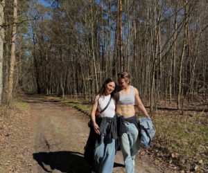 Rozpromienione Janja Lesar i Katarzyna Zillmann tańcują na ulicy. Fajna para?