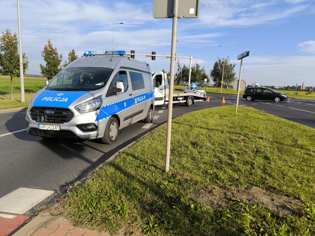 Wypadek w Lesznie Hulajnoga pod kołami osobówki.