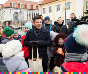 Białystok. Zenek Martyniuk rozdawał dzieciom prezenty