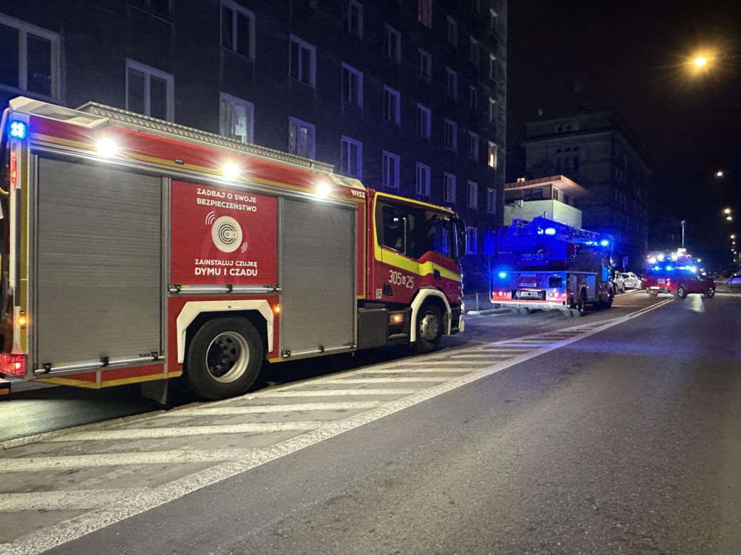 Na Pradze Północ kobieta zapomniała o kuchence i zasnęła. Strażacy uratowali ją w ostatniej chwili