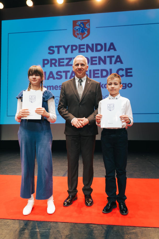Najzdolniejsi uczniowie odebrali stypendia Prezydenta Miasta Siedlce