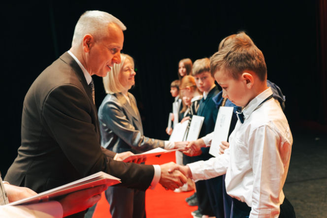 Najzdolniejsi uczniowie odebrali stypendia Prezydenta Miasta Siedlce