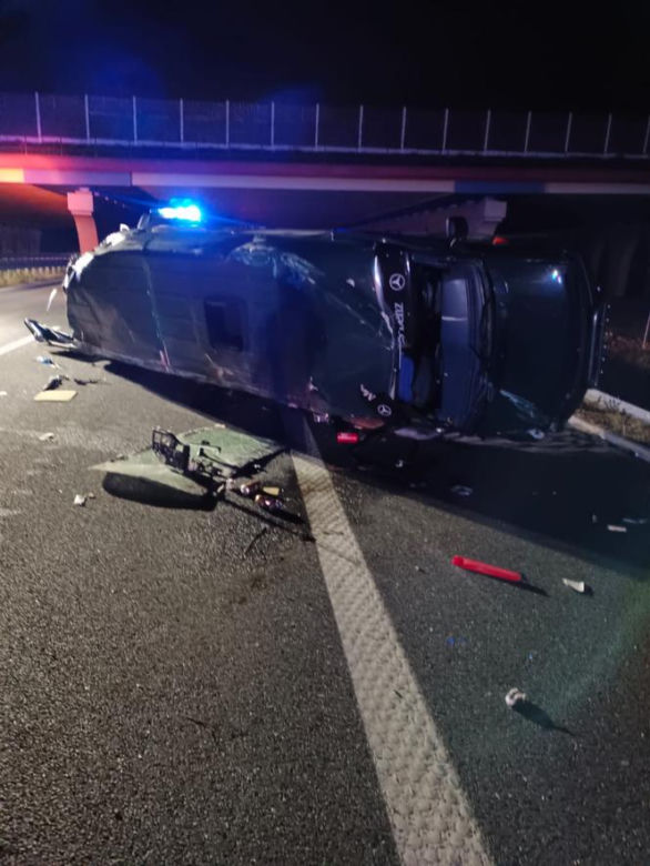 Potworny wypadek na A4 pod Tarnowem. Bus z Ukraińcami przewrócił się na jezdnię