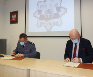 Porozumienie toruńskiej policji z Urzędem Miasta. Prezydent i komendant podpisali umowę