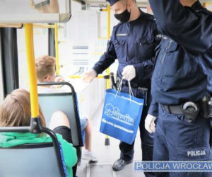 Co grozi za brak maseczki w autobusie? Możesz dostać mandat! Sprawdź, ile zapłacisz