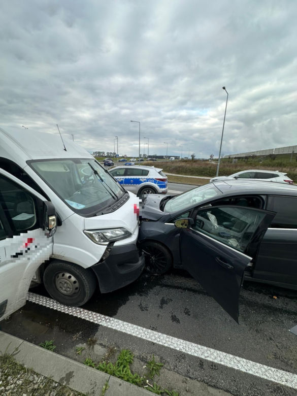 Czołowe zderzenie w Święciechowie. Jedna osoba zabrana do szpitala
