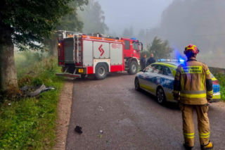 Audi wypadło z drogi i wpadło do wody. Nie żyje 19-latka. Tragedia pod Lidzbarkiem Warmińskim