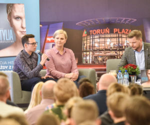 Otylia Jędrzejczak i Filip Chajzer w Toruniu. Tłumy na spotkaniu!