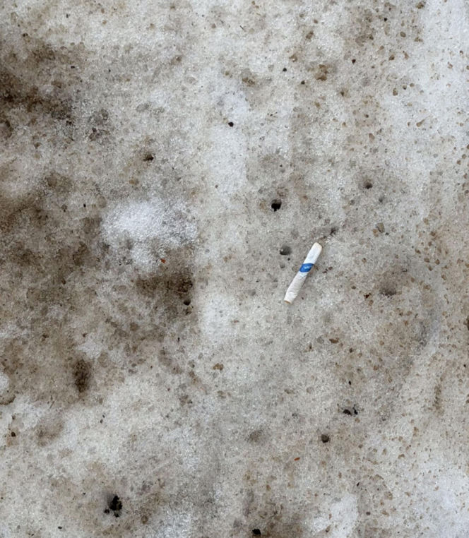 Daniel Olbrychski pali pod zakazem palenia