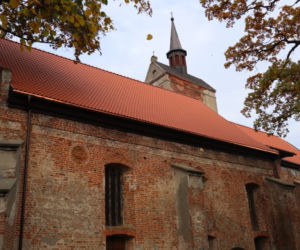Zabytkowy kościół w Biskupcu ma nowy dach [ZDJĘCIA]