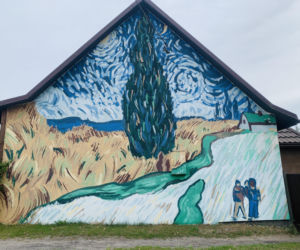 Kolorowe domy inspirowane twórczością Vincenta van Gogha zamieniły wieś liczącą zaledwie stu mieszkańców w prawdziwą atrakcję turystyczną