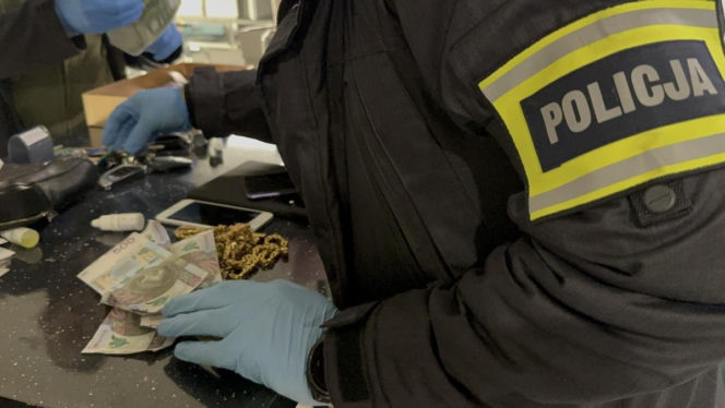 Łódź: Policja rozbiła gang sutenerów! Zmuszali kobiety do prostytucji metodą „loverboya”
