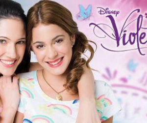 Violetta. Violetta Castillo (Martina Stoessel), Francesca (Lodovica Comello) 