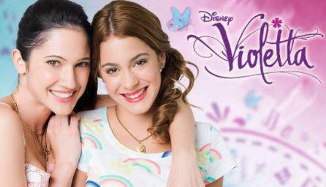 Violetta. Violetta Castillo (Martina Stoessel), Francesca (Lodovica Comello) 
