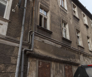 Wałbrzych: Wyrzucił Klaudię przez okno z domówki
