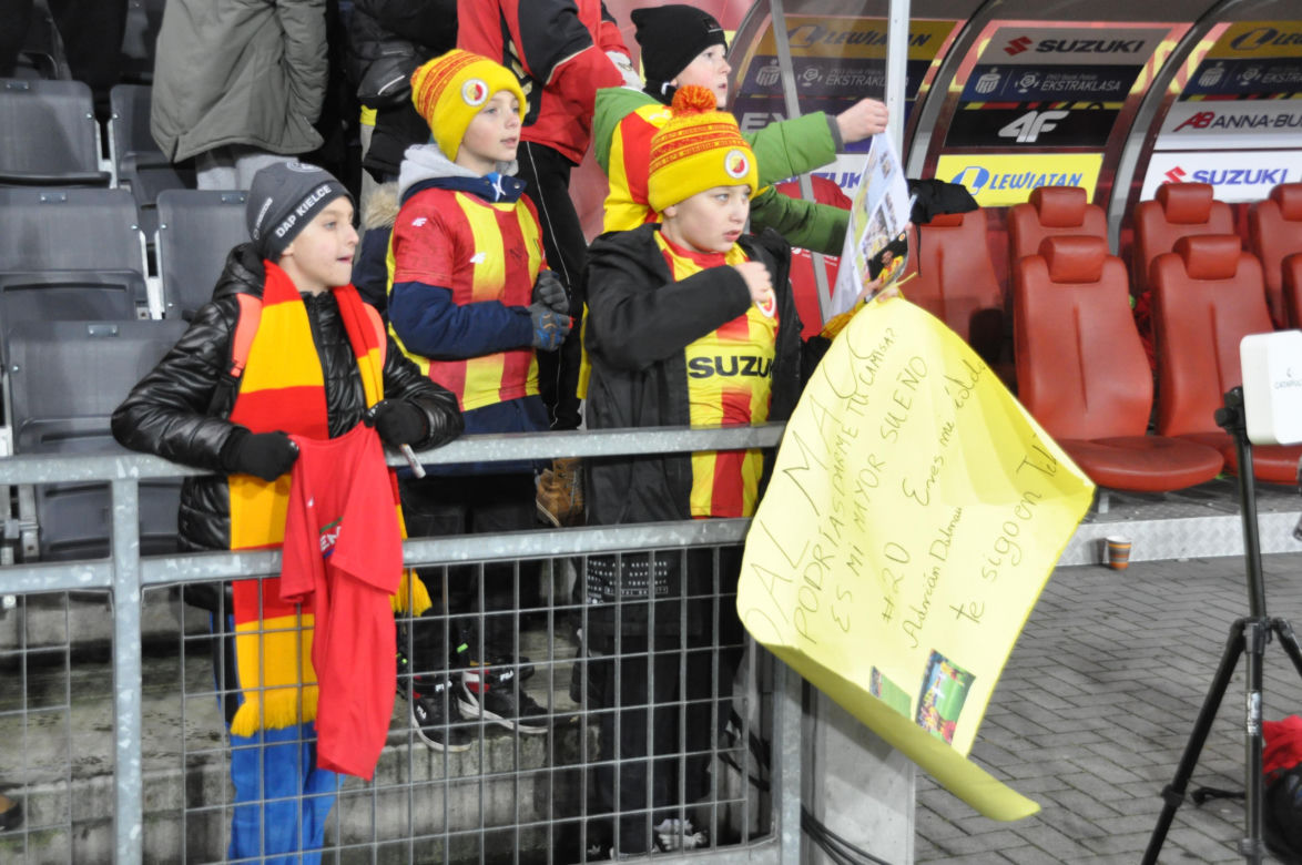 Korona Kielce - ŁKS Łódź. Zdjęcia kibiców na Suzuki Arenie