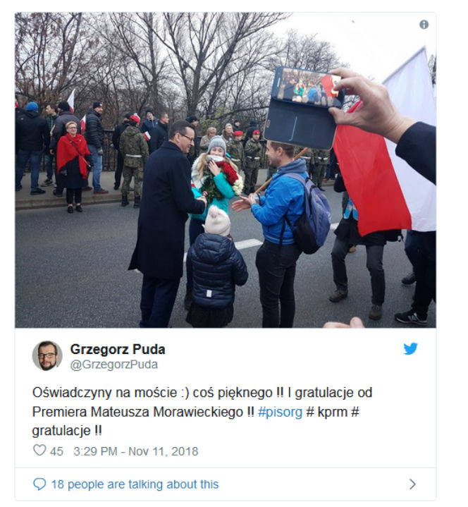 Oświadczył się na Marszu Niepodległości. Premier Mateusz Morawiecki pogratulował zaręczyn