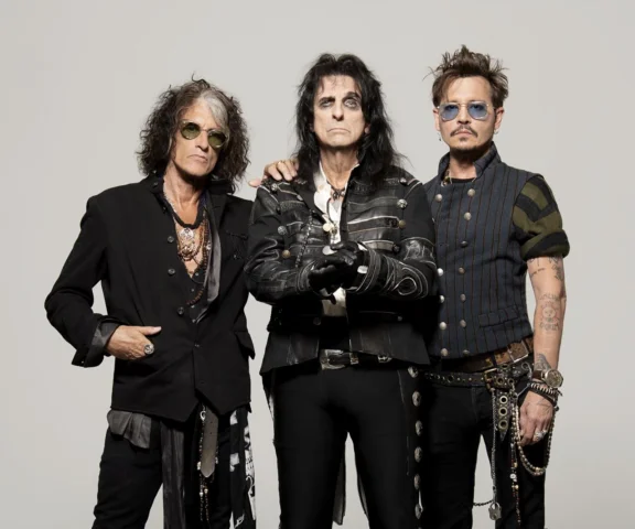 Joe Perry (Aerosmith) o tym, jak to jest grać z Johnny'm Deppem w jednym zespole. On naprawdę wymiata