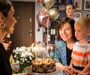 M jak miłość odc. 1900. Aneta (Ilona Janyst), Iwona (Hanna Śleszyńska), Borysek (Tymon Szkopek)