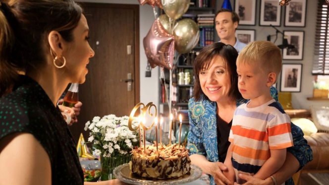 M jak miłość odc. 1900. Aneta (Ilona Janyst), Iwona (Hanna Śleszyńska), Borysek (Tymon Szkopek)