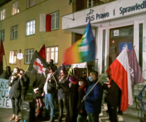 Strajk Kobiet w Szczecinie: Manifestacja pod siedzibą PiS - 27 stycznia 2021 r.