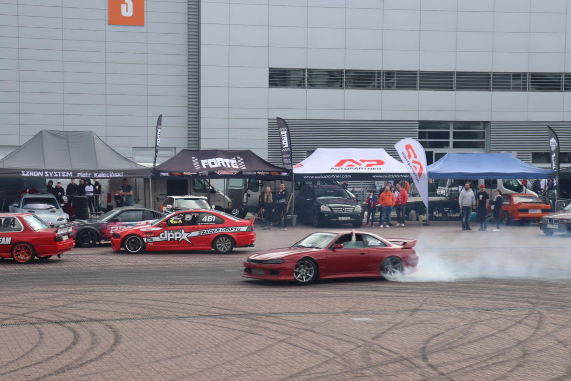 Poznań Motor Show 2024: Tak wyglądają pokazy driftu
