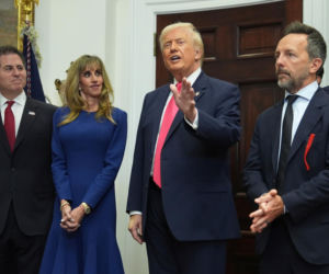 Trump nałożył sankcje na piękność w bikini! Oto, co zrobiła