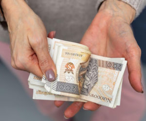 ZUS wypłaci ponad 600 zł dodatku bez względu na wiek dziecka. Komu?