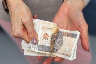 ZUS wypłaci ponad 600 zł dodatku bez względu na wiek dziecka. Wniosek można złożyć w każdej chwili