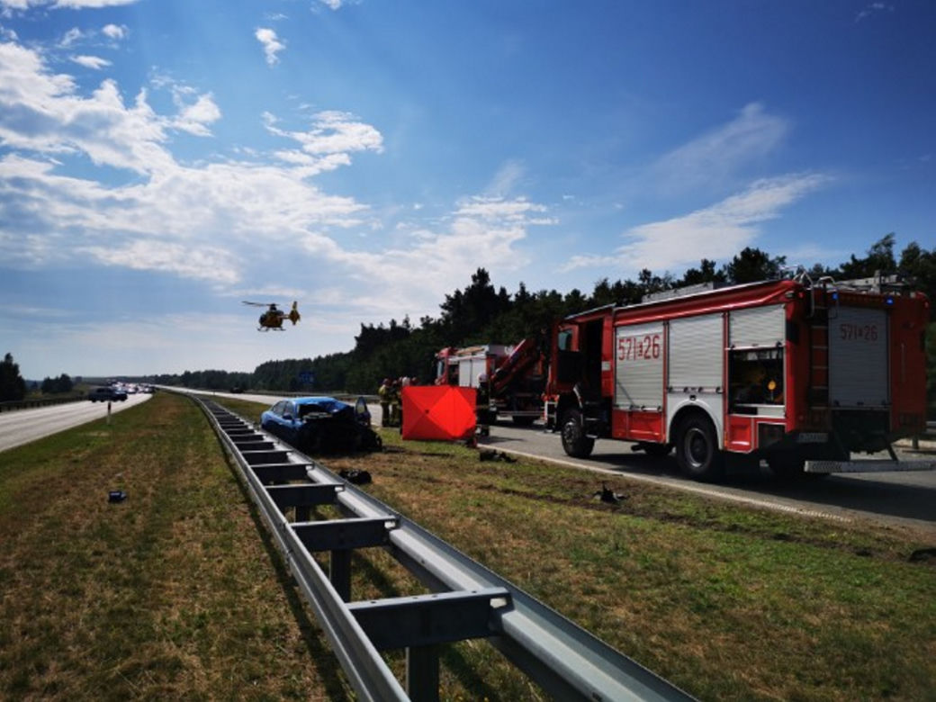 Koszmarny wypadek pod Zduńską Wolą! 28-latka ze smarta zginęła na S8 [ZDJĘCIA]