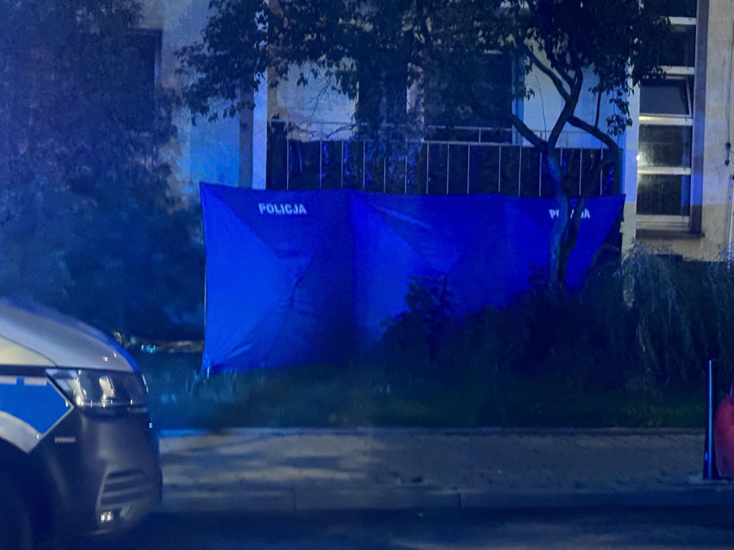 Runęła z 9 pietra w bloku na Mokotowie. Nie było szans na ratunek, kobieta nie żyje