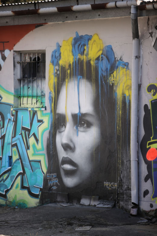 Mural wspierający Ukrainę na krakowskim Zabłociu