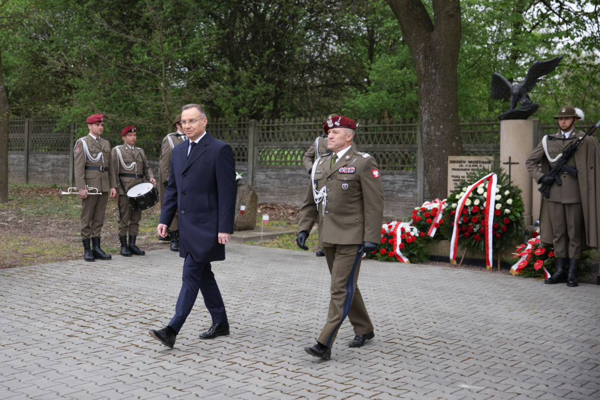 Prezydent upamiętnił ofiary katastrofy smoleńskiej