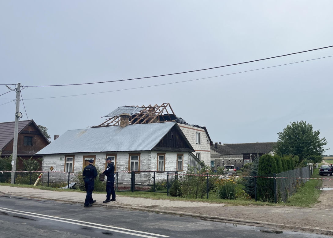 Dom we wsi Wyryki zniszczony przez burzę, a nie drona? Bzdura!