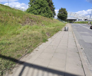 Tragedia w Krakowie. Nie żyją dwie osoby potrącone przez samochód na chodniku