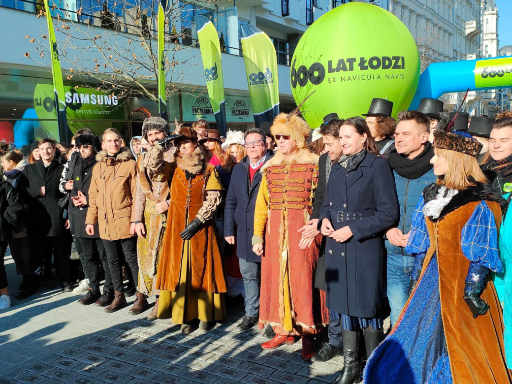 Polonez dla Łodzi. Zobacz, jak zatańczyli go mieszkańcy