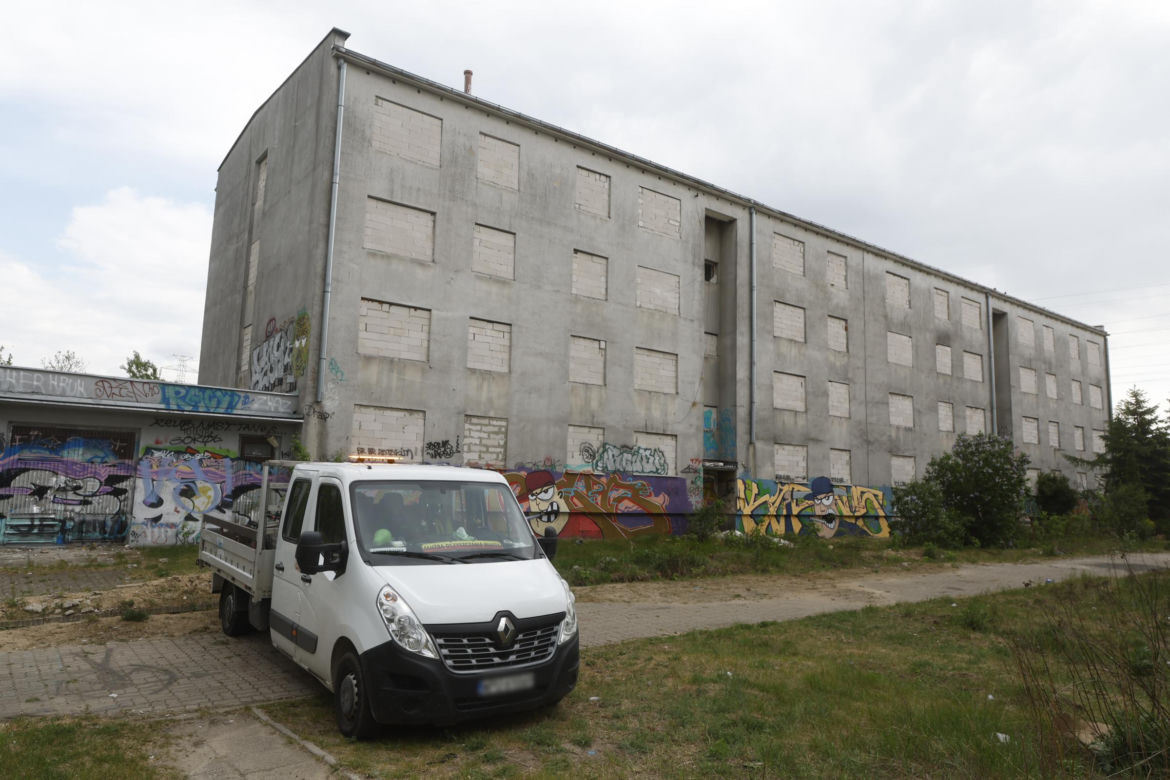„Czarnobyl” Warszawy zniknie z mapy. „Smród, fetor i grzyb”. Tak wyglądało życie w „13 dzielnicy”