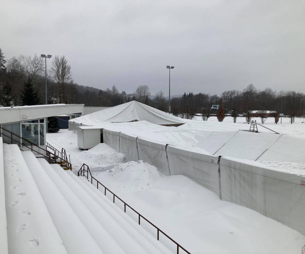 Zawalił się dach lodowiska w Przemyślu! Powód? Wszystko przez ŚNIEG