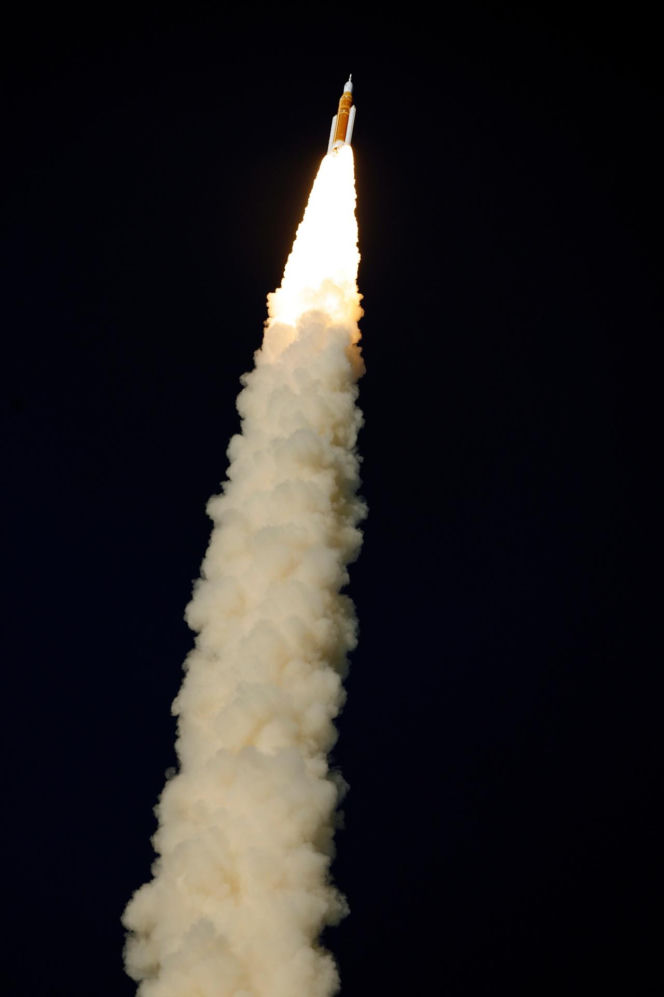 Chwile grozy kosmonautów lecących w stronę Księżyca! Dostali niepokojącą wiadomość