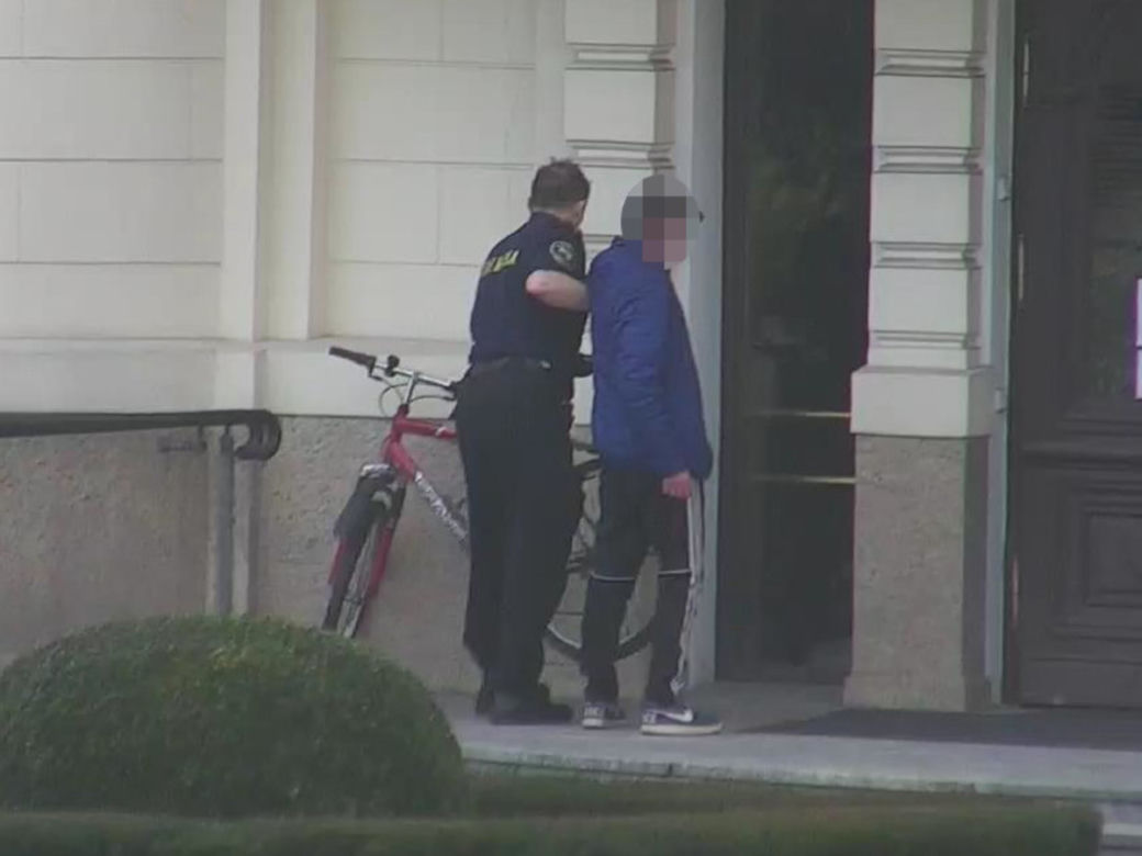 Bydgoszcz. Pił piwo na Starym Rynku, a potem odjechał nie swoim rowerem! Wszystko pod okiem kamery 