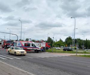 Wypadek przy tunelu Fieldorfa Nila. Dwa pojazdy uszkodzone, skuter na jezdni [ZDJĘCIA]